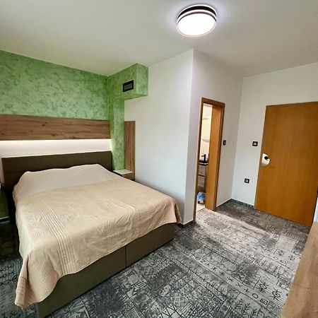 Hotel Brkic Sarajevo Airport - Free Parking エクステリア 写真