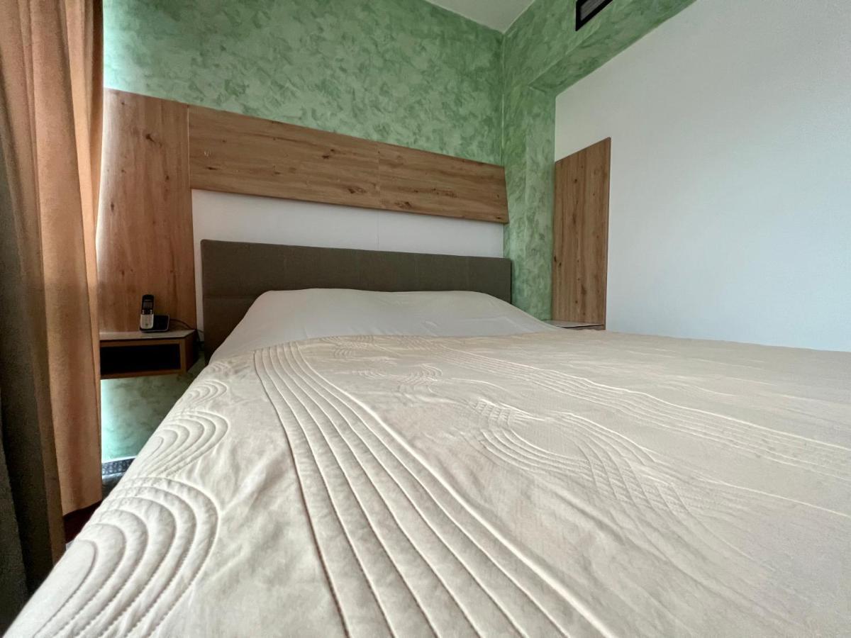 Hotel Brkic Sarajevo Airport - Free Parking エクステリア 写真