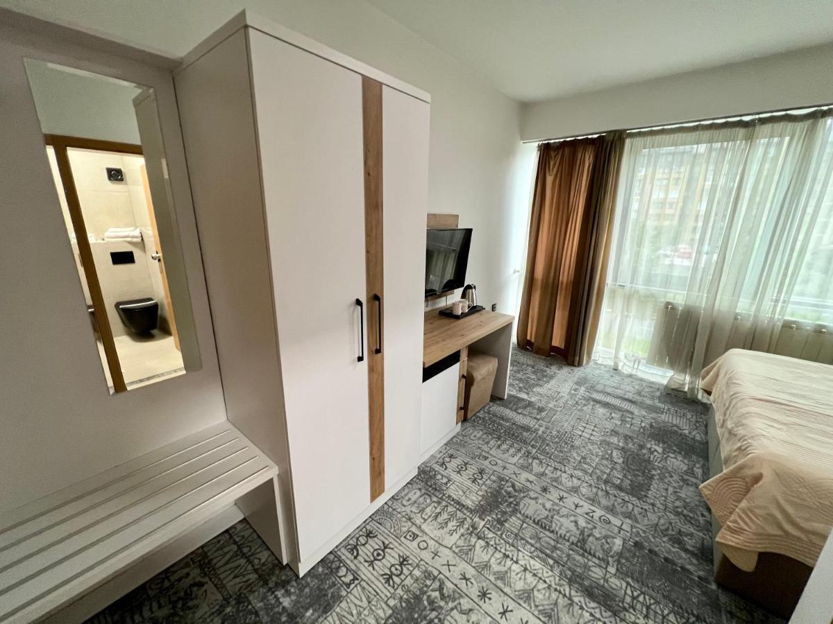 Hotel Brkic Sarajevo Airport - Free Parking エクステリア 写真