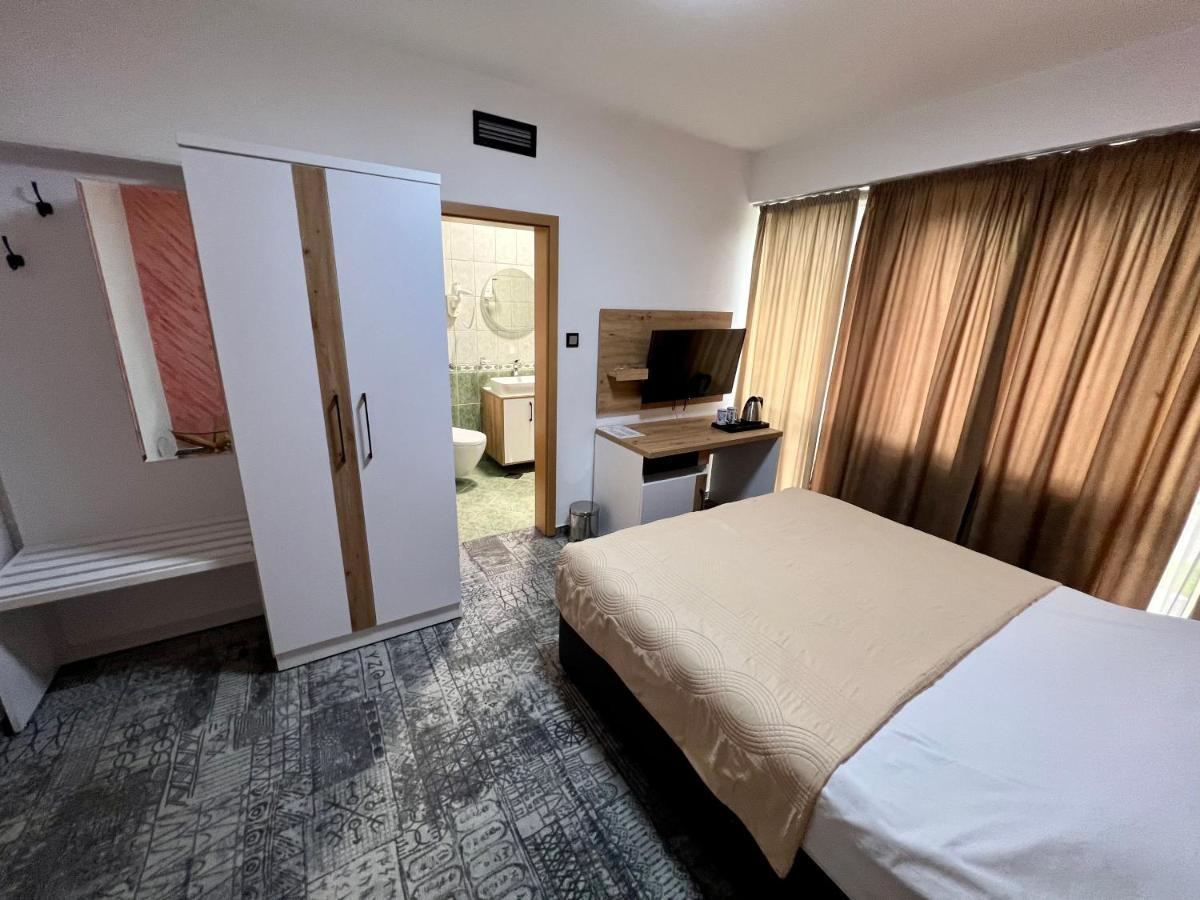 Hotel Brkic Sarajevo Airport - Free Parking エクステリア 写真