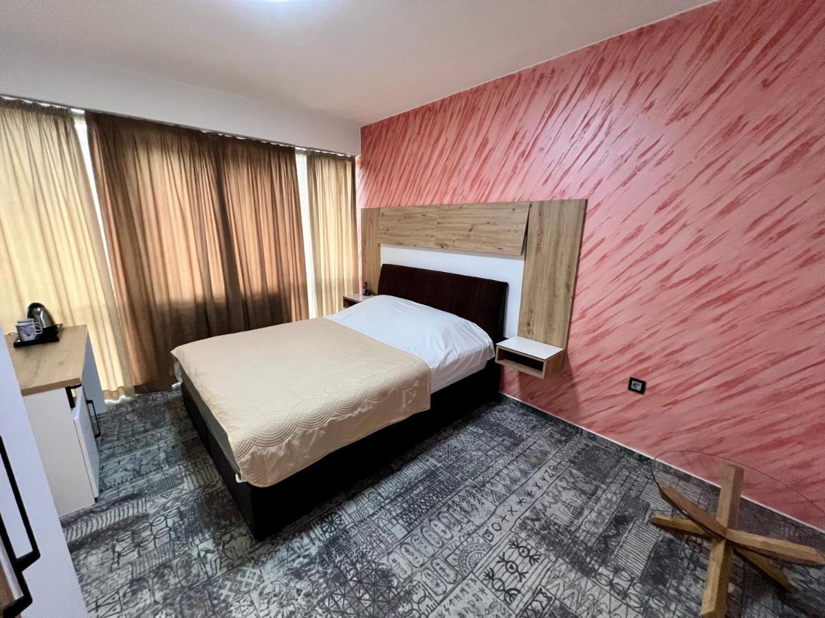 Hotel Brkic Sarajevo Airport - Free Parking エクステリア 写真