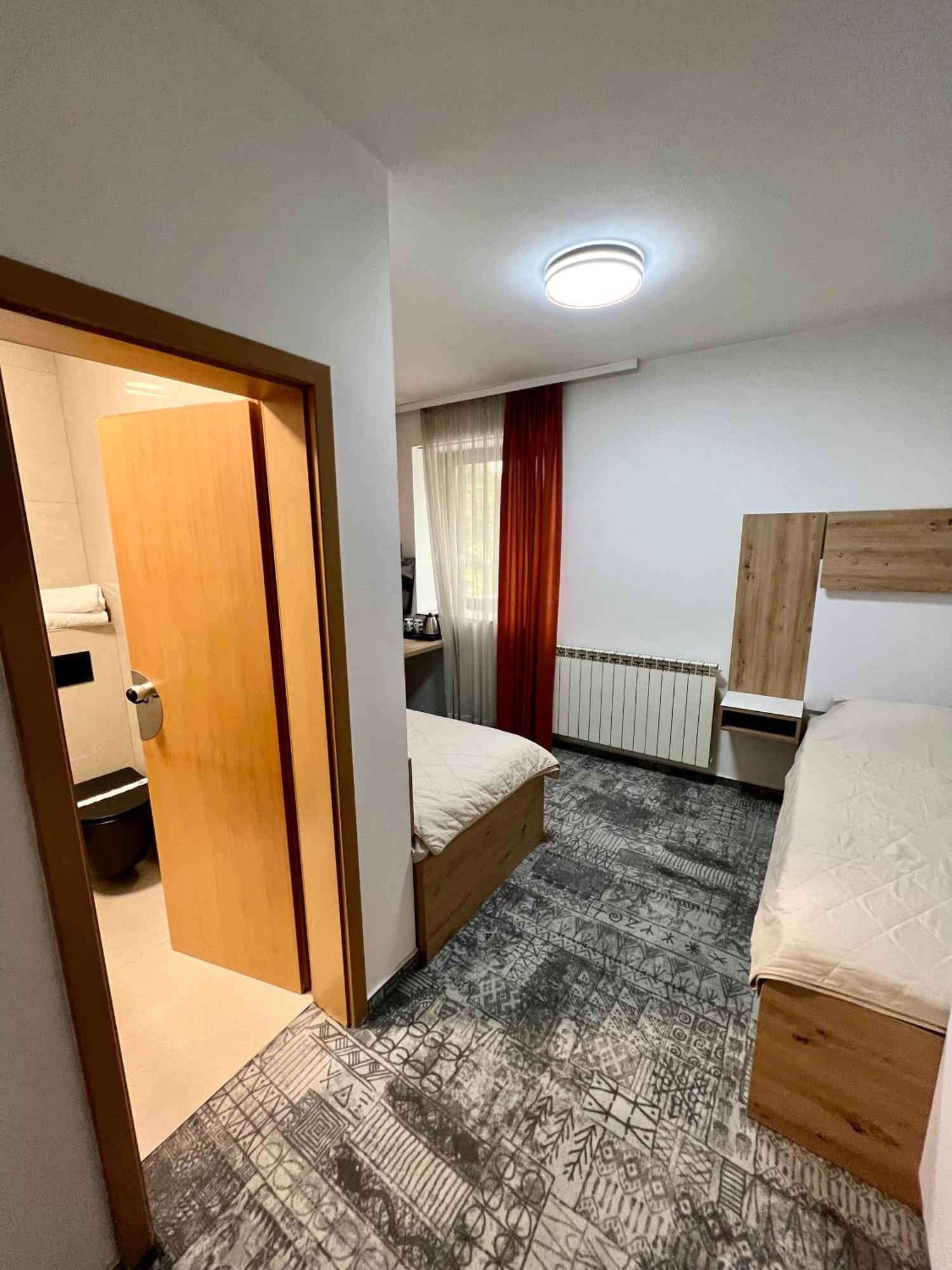 Hotel Brkic Sarajevo Airport - Free Parking エクステリア 写真