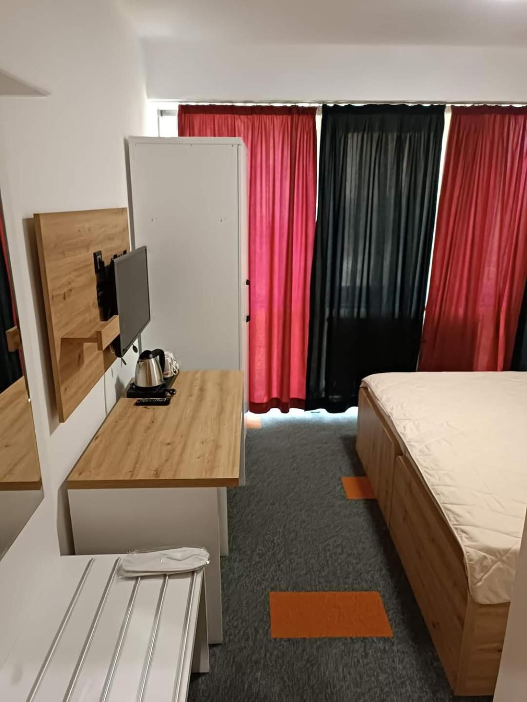 Hotel Brkic Sarajevo Airport - Free Parking エクステリア 写真