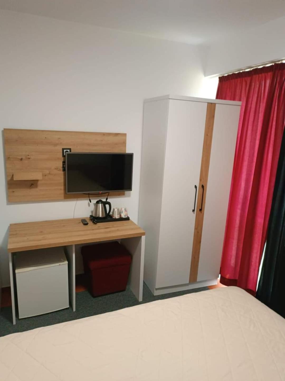 Hotel Brkic Sarajevo Airport - Free Parking エクステリア 写真