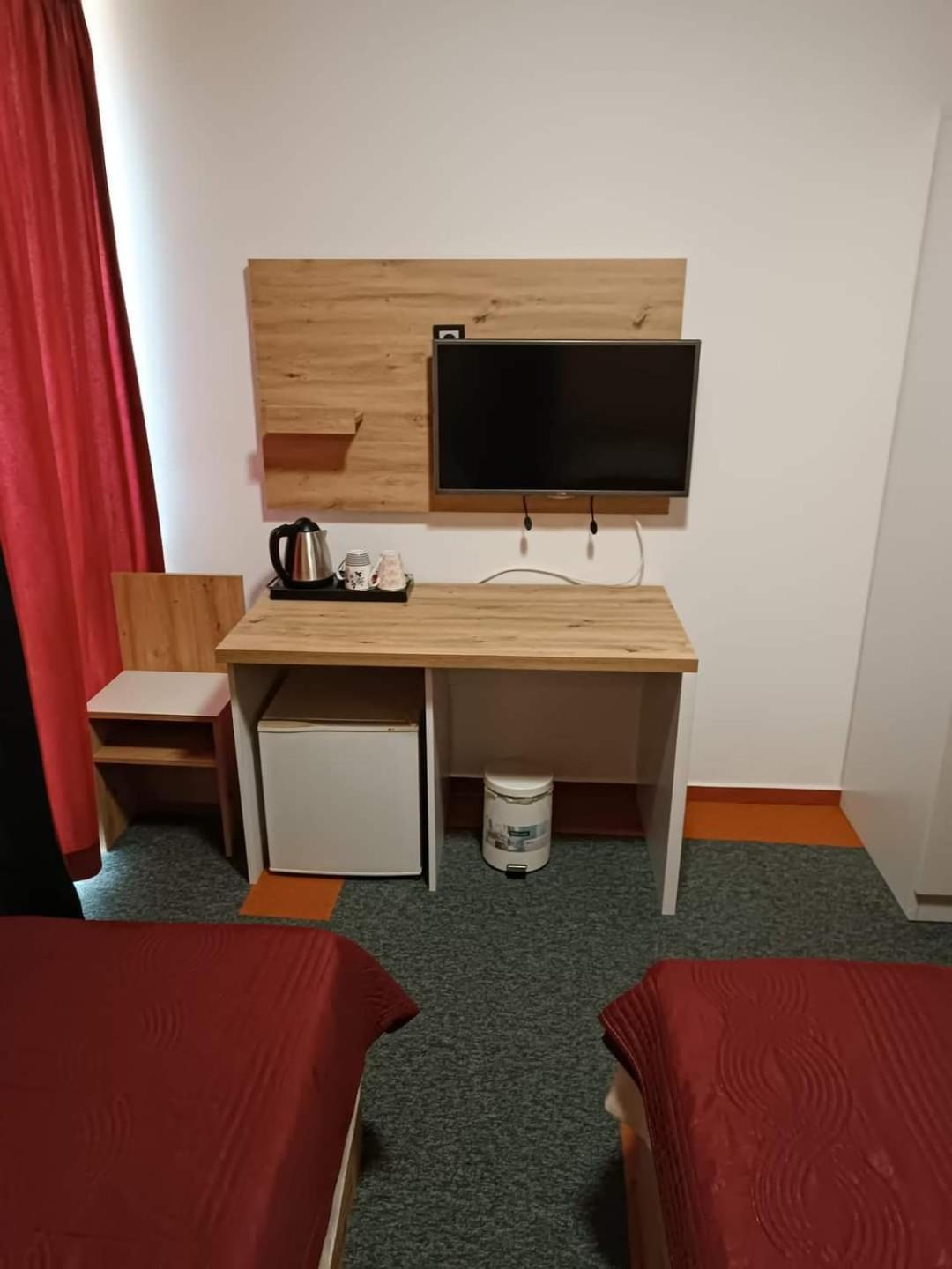 Hotel Brkic Sarajevo Airport - Free Parking エクステリア 写真