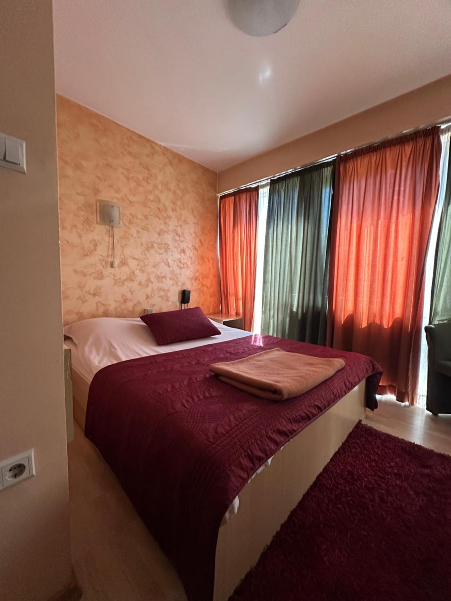 Hotel Brkic Sarajevo Airport - Free Parking エクステリア 写真