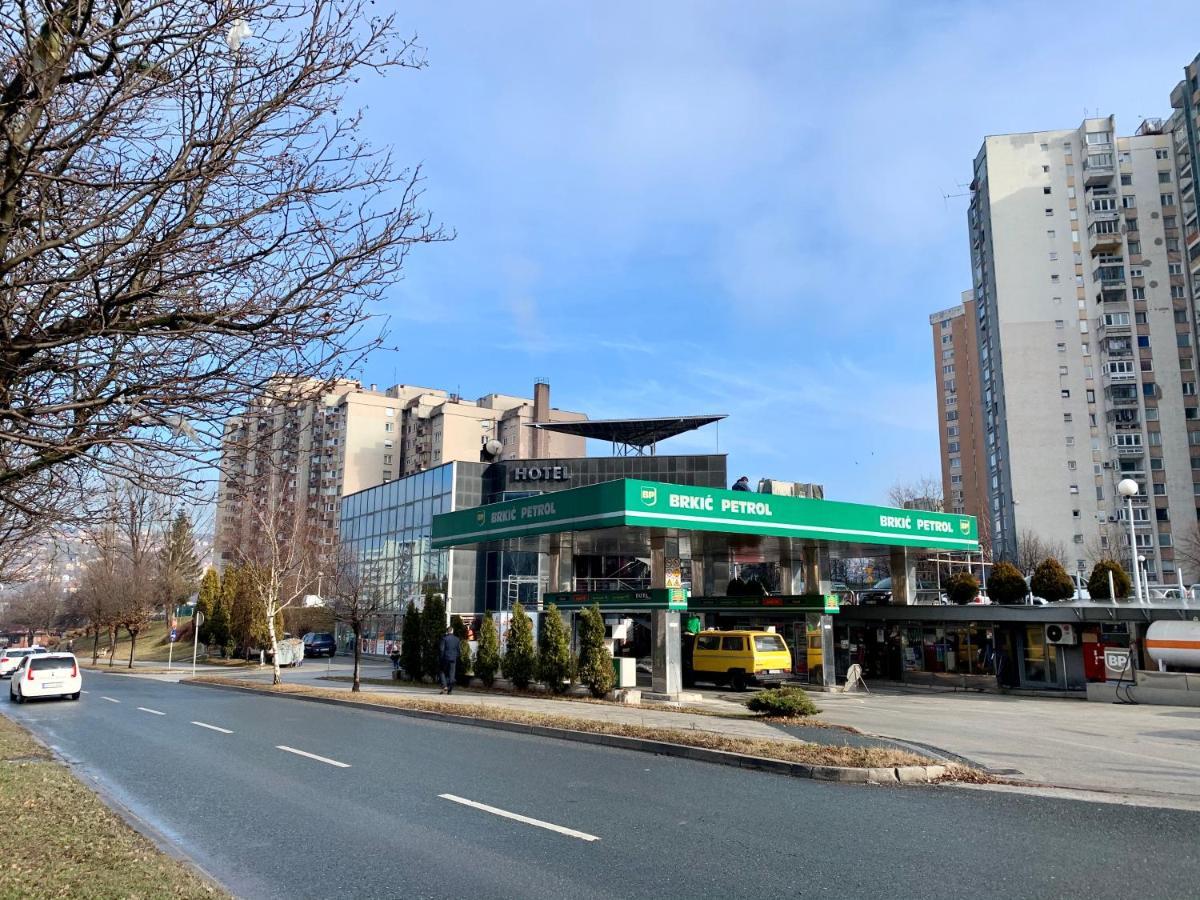 Hotel Brkic Sarajevo Airport - Free Parking エクステリア 写真